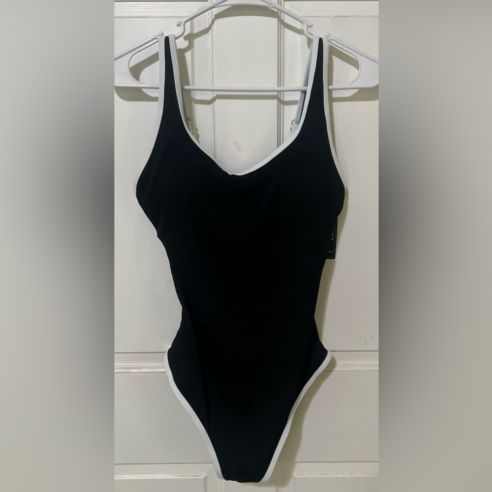 Blooming Jelly Sophisticated Black and White One-Piece Swimsuit - Picture 5 of 7